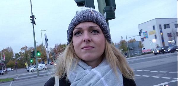  GERMAN SCOUT - Deutsche Studentin Amelie bei Fake Model Job für Geld gefickt nach Strassen Casting
